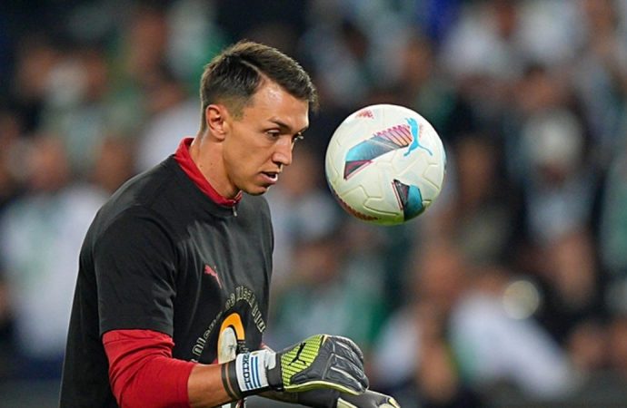 Muslera Galatasaray'a veda mı ediyor? Penarol Başkanı açıkladı – FOTOMAÇ