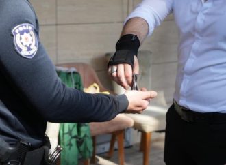 Tuvalette altın dolu kese buldu: Yurttaştan örnek davranış – Cumhuriyet