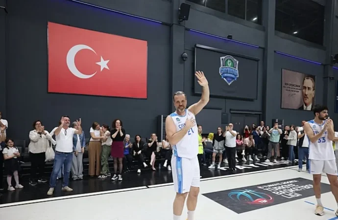 Oğuz Savaş, aktif basketbol kariyerini noktaladı – Sabah